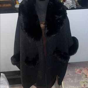 Chic Black Cape with Faux Fur Accents